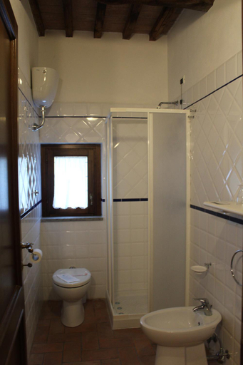 Bathroom 2, agriturismo trefossata, Siena