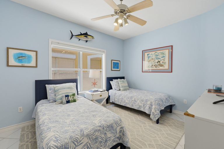 Room 3, Incredible Views From Oceanfront 3 Bedroom  Townhouse by RedAwning, Cameron