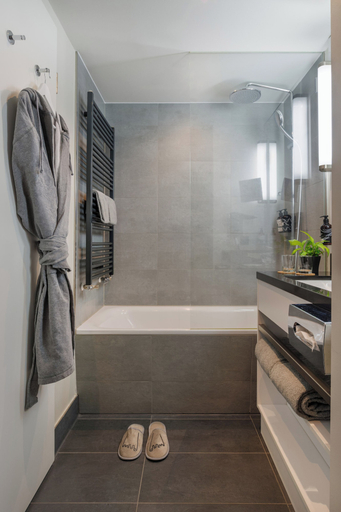 Bathroom 5, INNSiDE by Meliá Wolfsburg, Wolfsburg