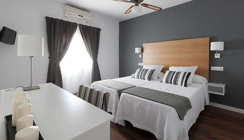 Bedroom 3, Hotel LLorca, Tarragona