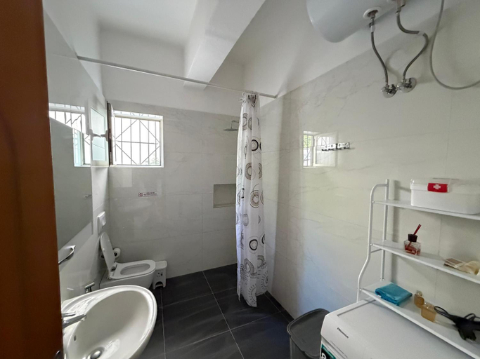 Bathroom 2, Edlira Apartments, Durrësit