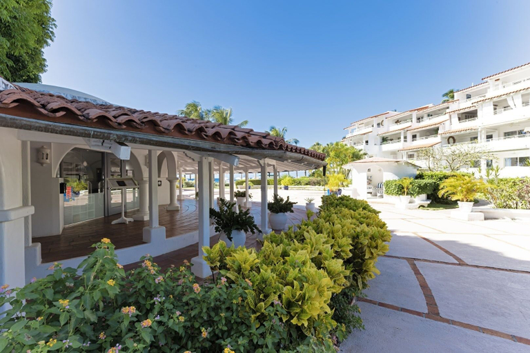 Property grounds 3, Glitter Bay Estate 214 1 Bedroom Apts