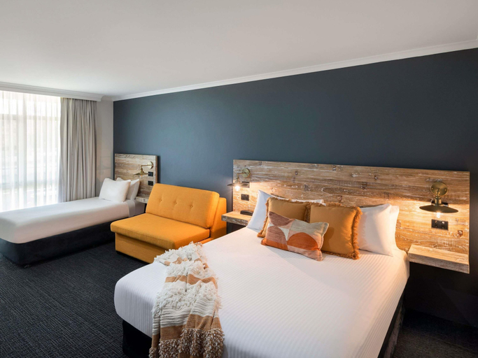 Bedroom 2, ibis Styles Orange, Orange