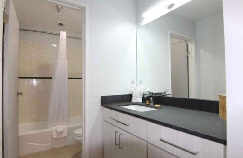 Bathroom 3, Selkirk Lodge, Bonner