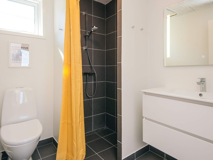 Bathroom 2, 5 Star Holiday Home in Jerup, Frederikshavn