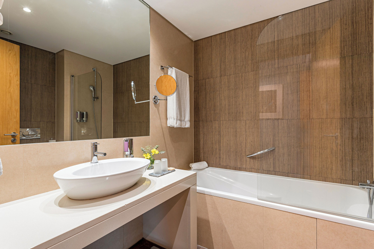 Bathroom 5, Mercure Lisboa Almada, Almada