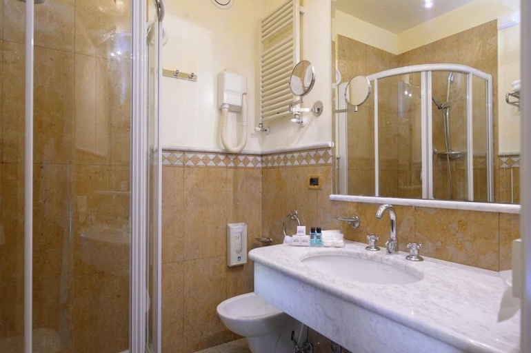 Bathroom 5, Hotel Bristol, Venezia