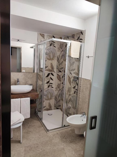 Bathroom 4, Hotel Augusta, Verona