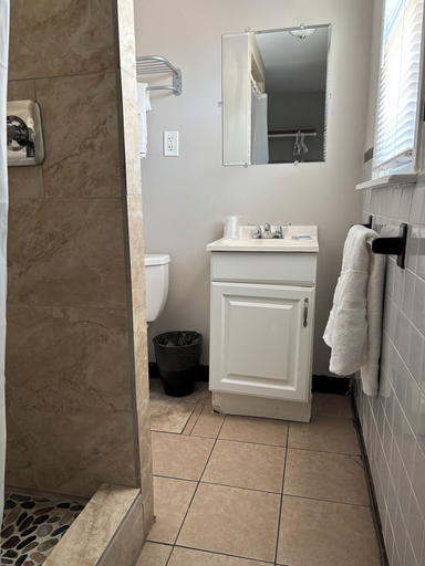 Bathroom 3, Shore Point Motel, Ocean