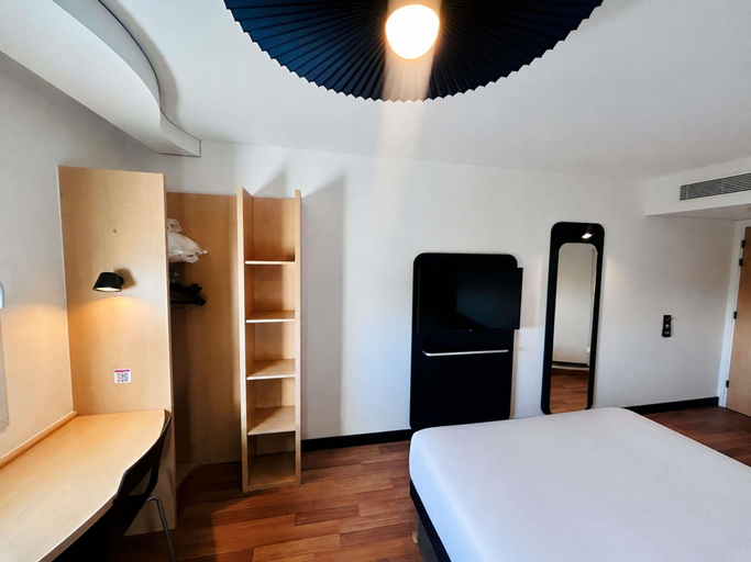Bedroom 4, ibis Beauvais Airport, Oise