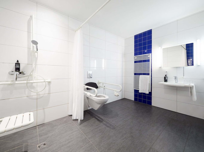 Bathroom 5, ibis budget Frankfurt City Ost, Frankfurt am Main