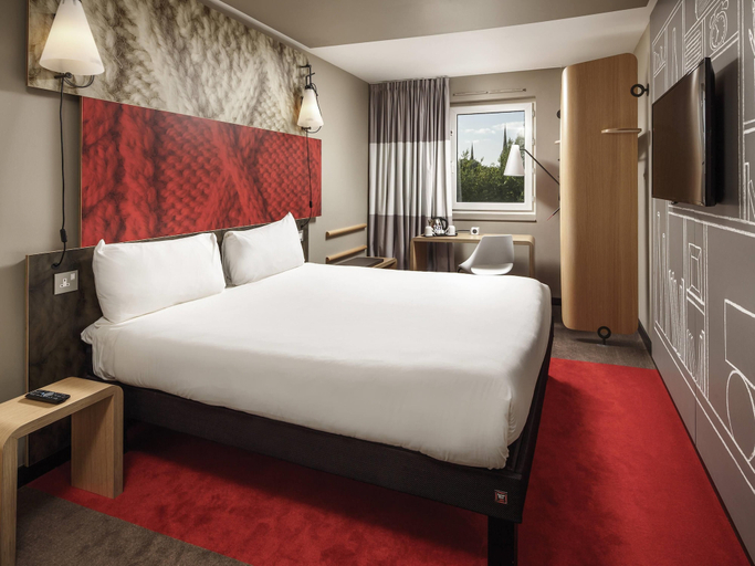 Bedroom 4, ibis Coventry Centre, Coventry