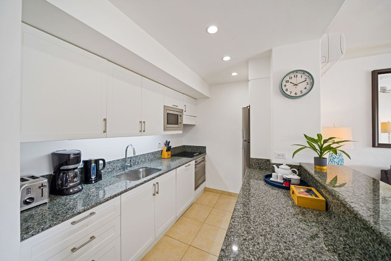 Private kitchen, Glitter Bay Estate 112 2 Bedroom Apts