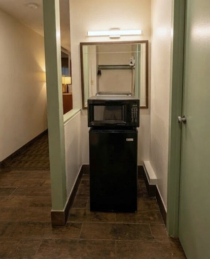 Others 5, Galesburg Extended Stay I-74 (Newly Renovated), Knox