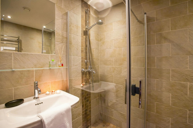 Bathroom 5, Nobiallo Fantastico, Como