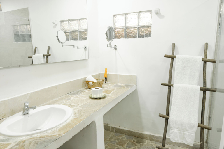 Bathroom 5, Hotel Isla Real, Cartagena de Indias