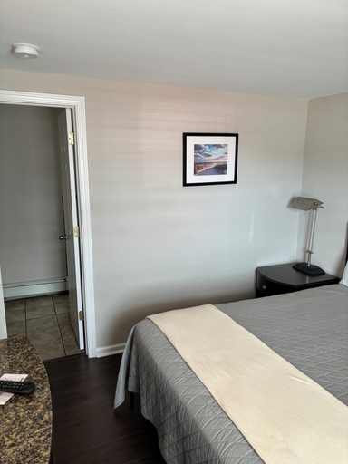 Bedroom 2, Shore Point Motel, Ocean