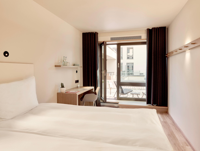 Bedroom 3, Schwabinger Wahrheit by Geisel, München