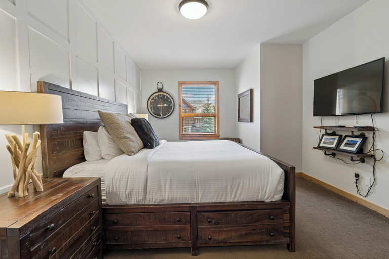 Bedroom 3, Rundle Cliffs Lodge by Canmore Premier, Division No. 15