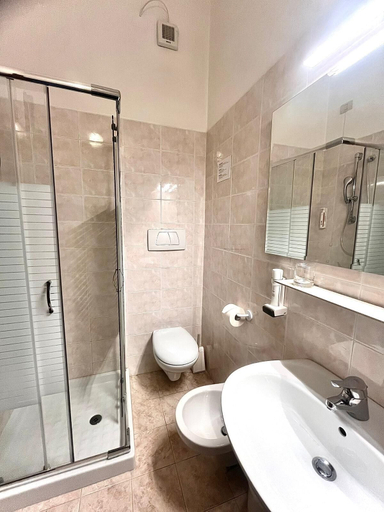 Bathroom 4, Locanda al Santuario, Verona