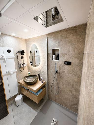 Bathroom 4, Logis Hôtel & Spa Marina d'Adelphia, Savoie