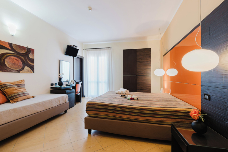 Bedroom 3, Cerri Hotel, Trapani