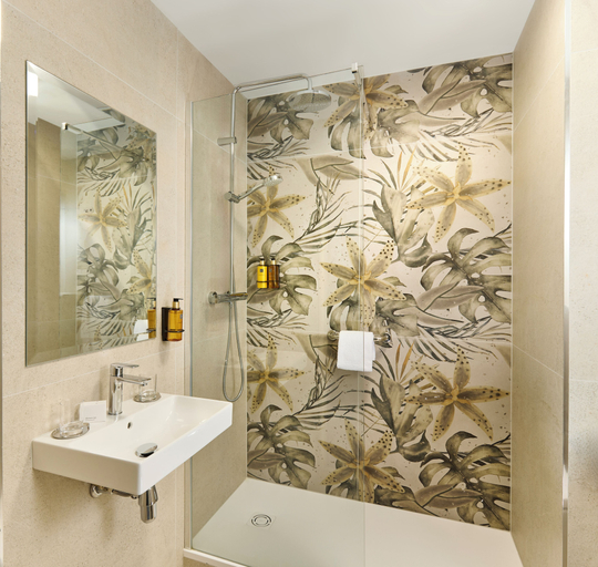 Bathroom 4, Ariel House, Dublin