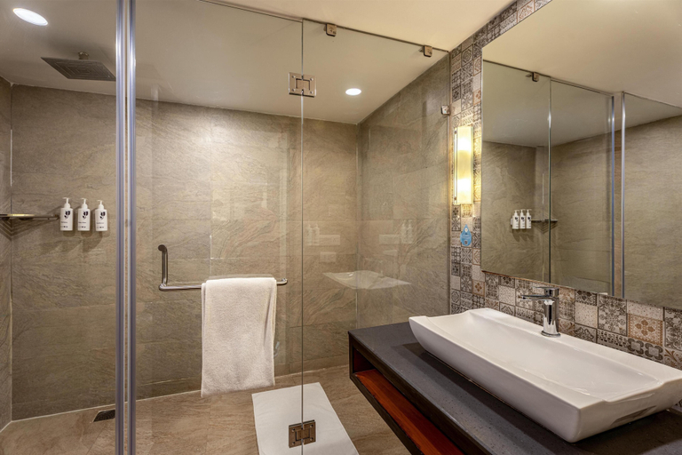 Bathroom 4, Country Inn & Suites by Radisson, Sonamarg, Ganderbal