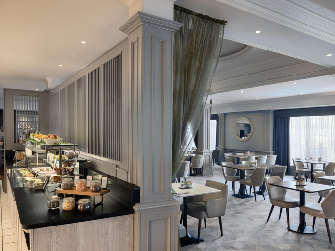 Food & Drinks 5, Hilton East Midlands Airport, Leicestershire