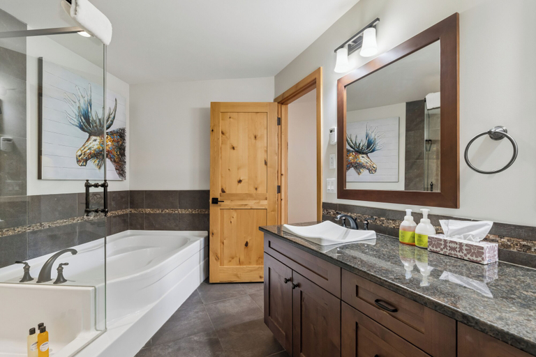 Bathroom 4, Rundle Cliffs Lodge by Canmore Premier, Division No. 15