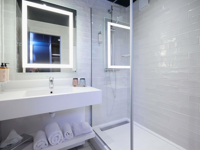 Bathroom 4, Mercure Arras Centre Gare Hotel, Pas-de-Calais