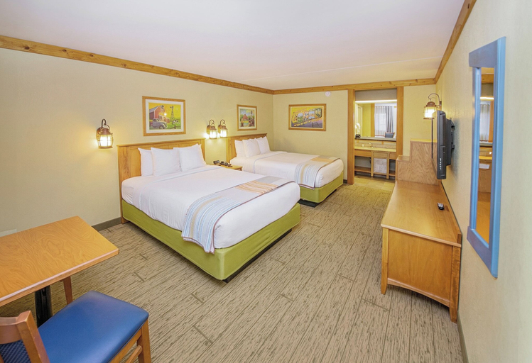 Bedroom 2, Grand Country Waterpark Resort, Taney