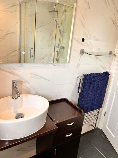 Bathroom 3, Baoyan, London