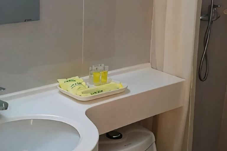 Bathroom 2, Xiangxiu Hostel, Shanghai
