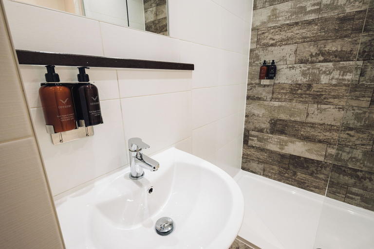 Bathroom 3, Griffin Inn, Saint Helens