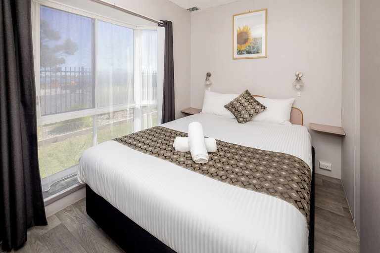 Bedroom 2, Echo Holiday Parks - Port Pirie, Port Pirie C Dists - City
