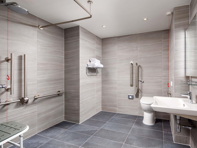 Bathroom 4, Mercure Newport, Newport