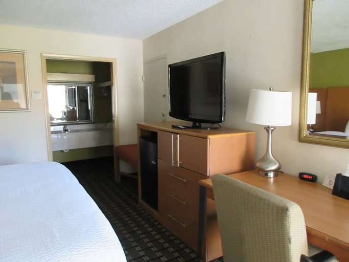 Bedroom 4, Clarion Inn Southern Pines - Pinehurst, Moore
