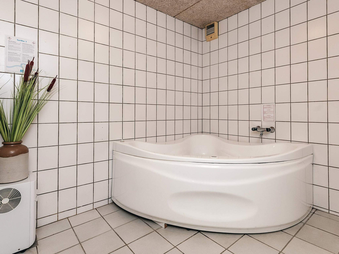 Bathroom 3, 4 Star Holiday Home in Roslev, Skive