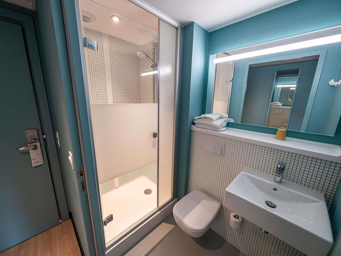 Bathroom 5, Ibis budget Saint-Étienne stade, Loire