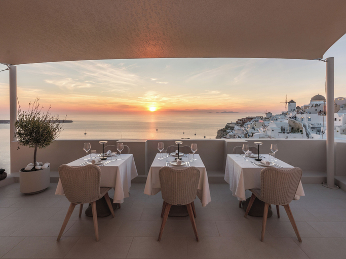 Food & Drinks 5, Art Maisons Oia Castle, South Aegean