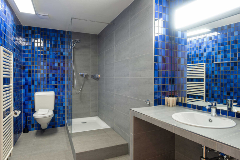 Bathroom 4, Hitrental Chapel Bridge Apartments, Luzern