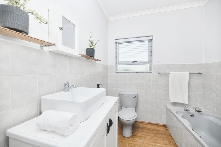 Bathroom 3, Lands Edge Eco Friendly Cottages, Overberg
