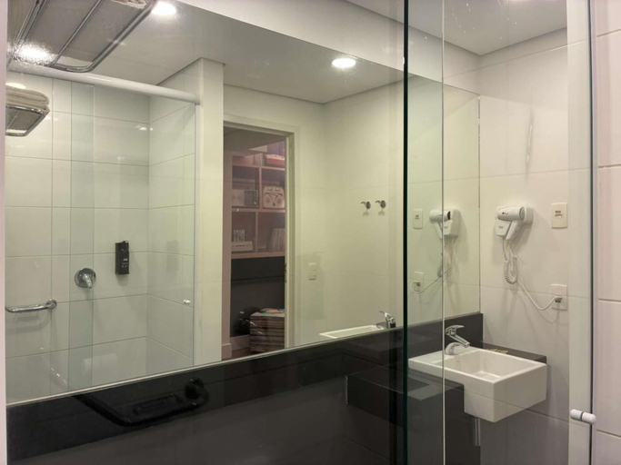 Bathroom 4, Ibis Styles Taubate, Taubaté