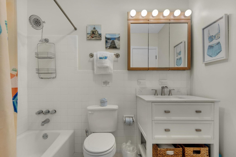 Bathroom 4, Bungalow By the Sea-starfish, Santa Rosa