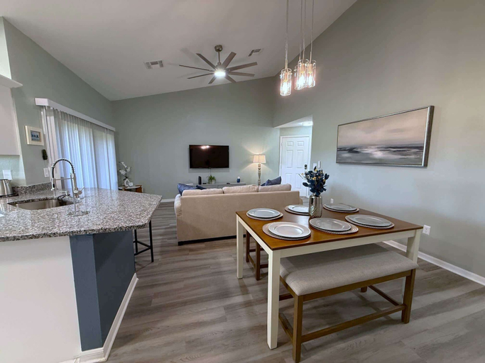 Dining room, Beautiful Remodeled Townhome in Southern Dunes, Polk