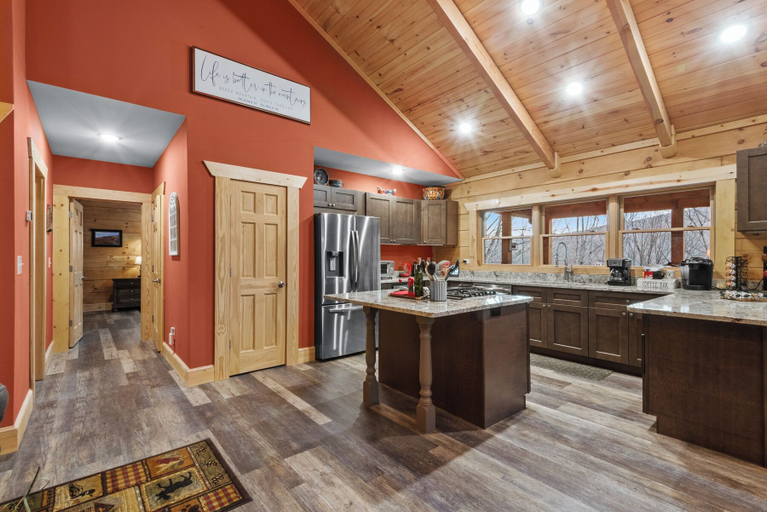 Interior 4, Deer Ridge Nearby to Ski, 3BR - King, Watauga