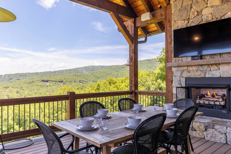 Interior 4, Breezeway Lodge at Eagles Nest, Avery