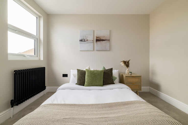 Room 3, Emerald & Oak near Greenwich, London