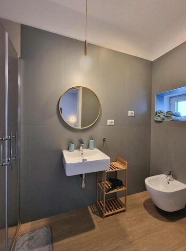 Bathroom 2, B&B Luna Rossa, Bari